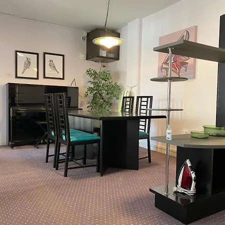 Δωμάτια σε οικογενειακή κατοικία Private In A Shared Flat At Location