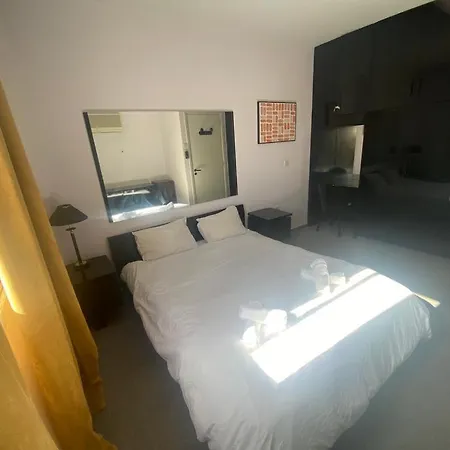 Private In A Shared Flat At Location Λεμεσός